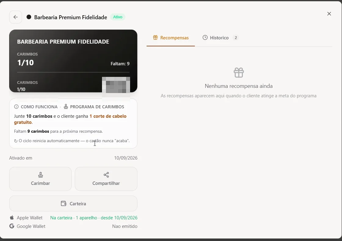 Detalhe do cartão com o progresso, a regra do programa, os botões Carimbar, Compartilhar e Carteira e o status em cada carteira